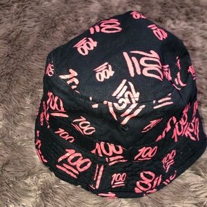 Bucket hat